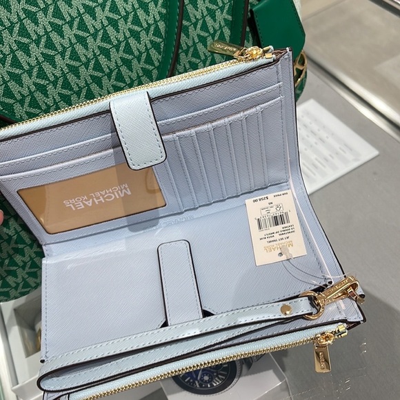 MICHAEL KORS LARGE DOUBLE ZIP WRISTLET WALLET PHONE CASE CLUTCH
Vista Blue - Picture 7 of 16